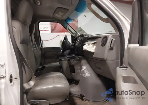 2014 Ford E-150 Commercial z USA, uszkodzony, nr VIN 1FTNE1EW1EDA44681